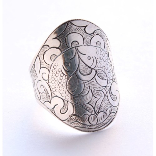 Ring carved saddle w/out stone