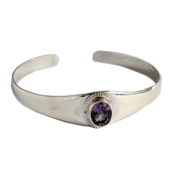 Plain bracelt with stone