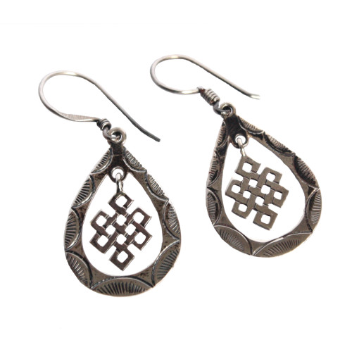 With endless kont earring