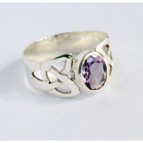 Celtic design with stone ring