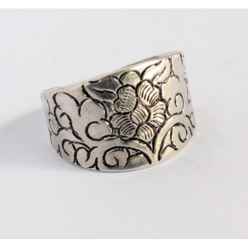 Flower carving ring