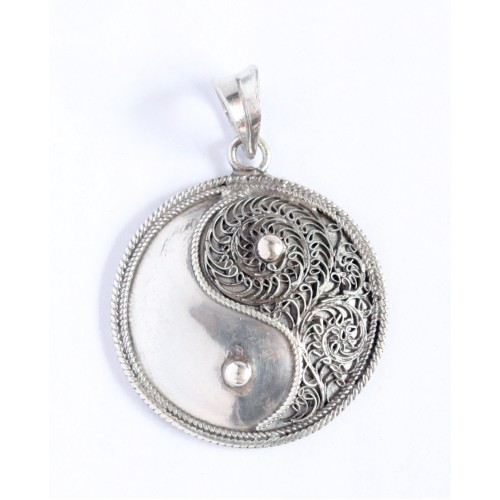 Pendant filligree half