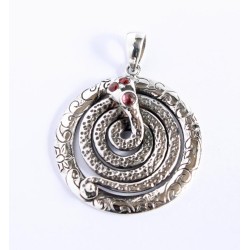 Pendant 3 stone round snake