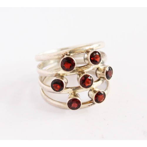 Ring  round 7 stone